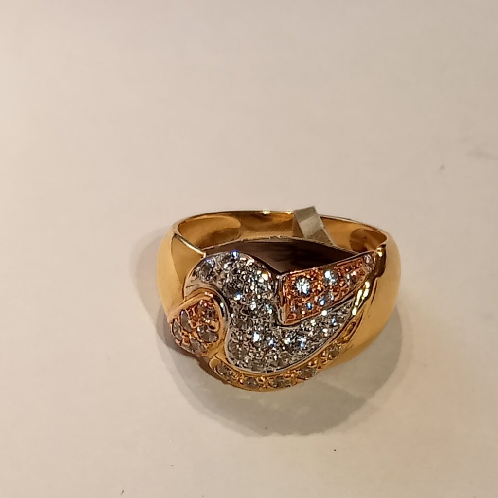Anillo con circonitas