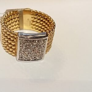 Anillo con diamantitos, malla de oro amarillo