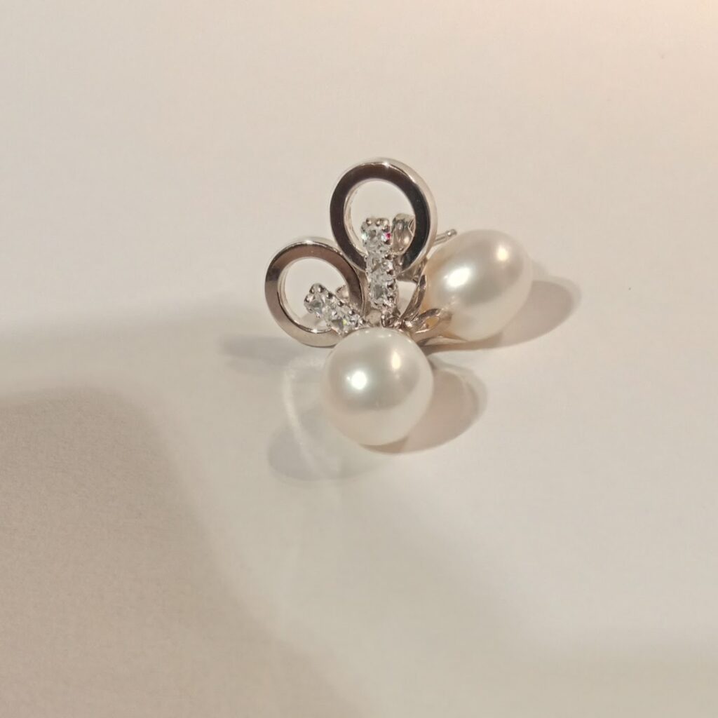 Pendientes de perlita colgante y 3 diamantitos
