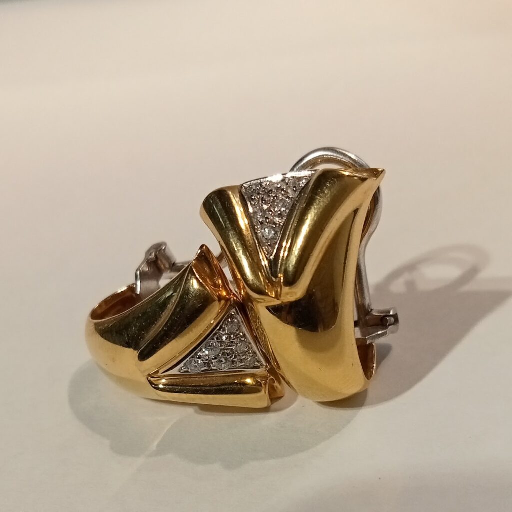 Pendientes en oro amarillo y diamantitos