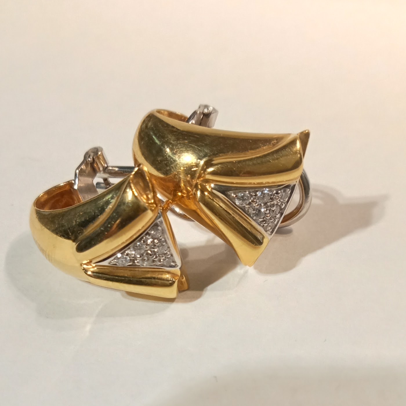 Pendientes en oro amarillo y diamantitos