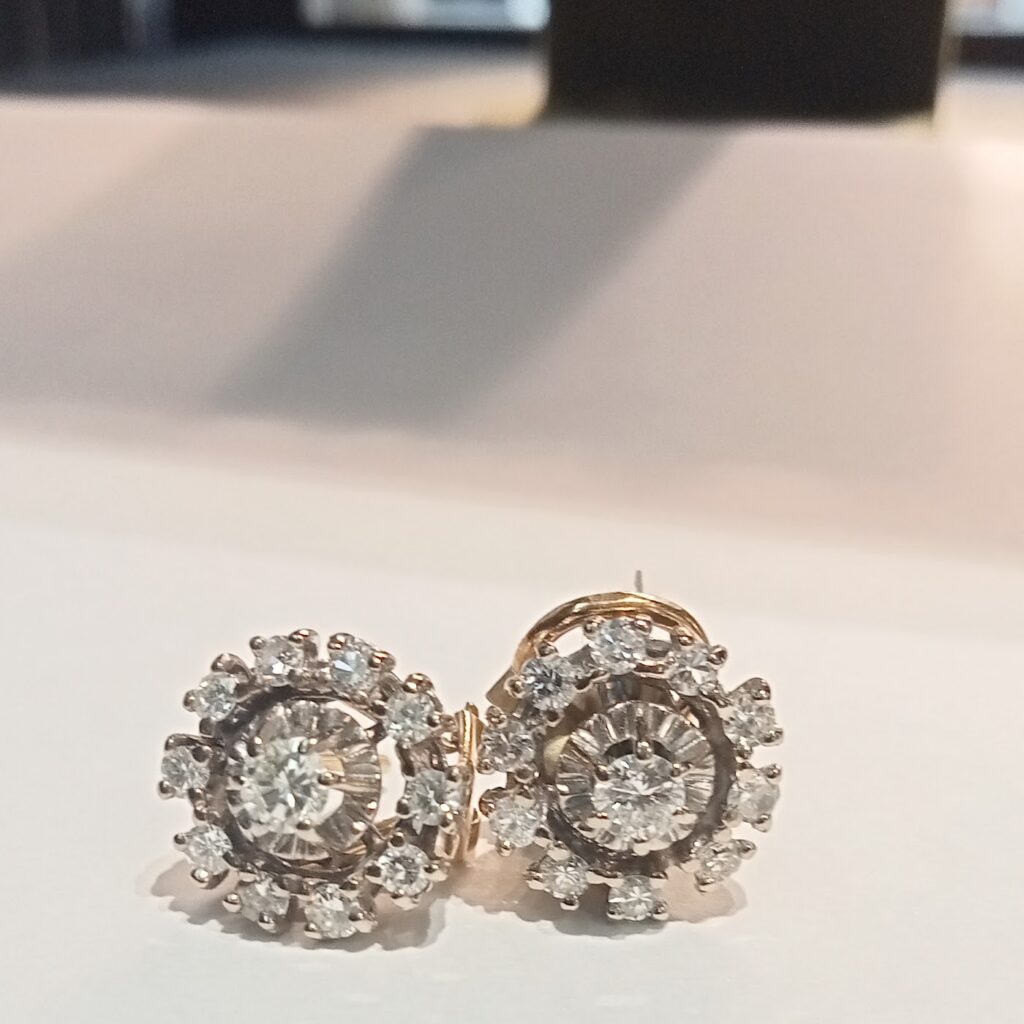 Pendientes rosetón de diamantes en oro bicolor